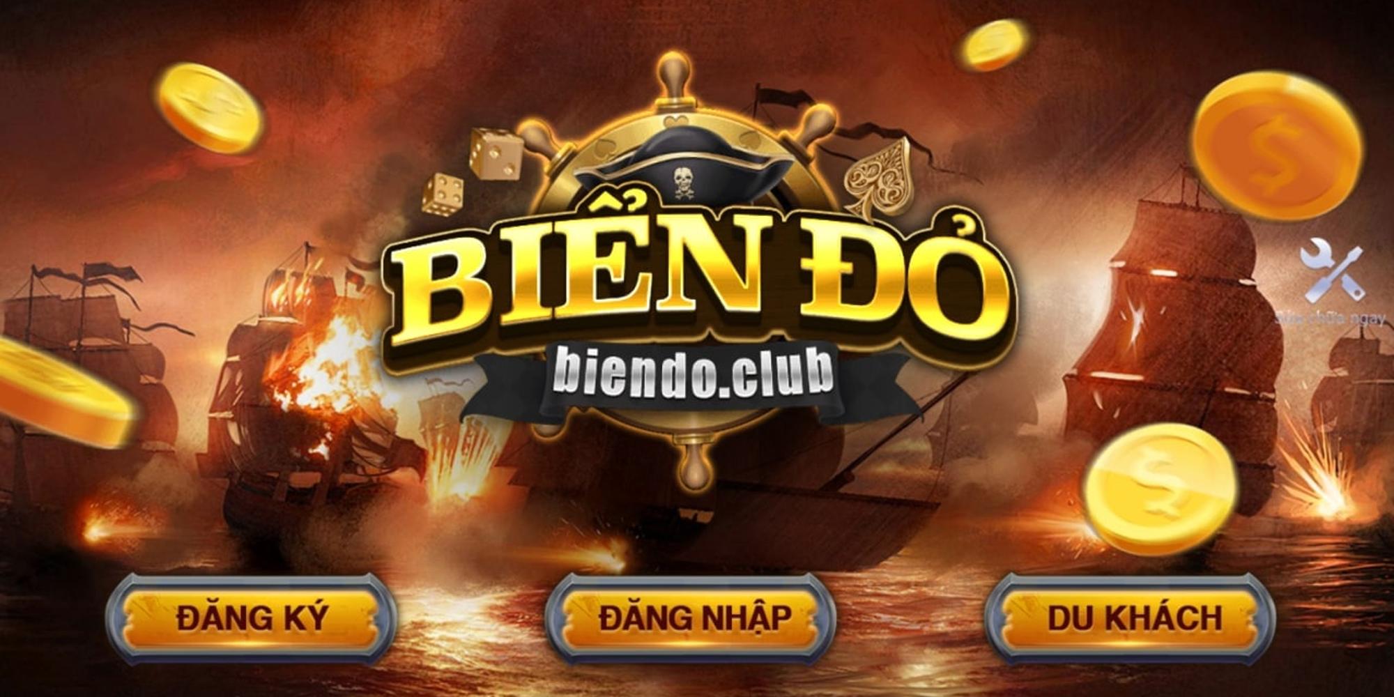 Ko‘chada yigitlar oldida kiyimlarini yechdi.